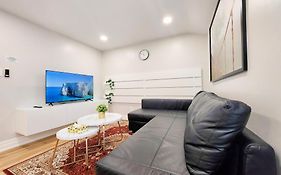 The Serene Haven Modern 2 Queen Bed Full Apartment